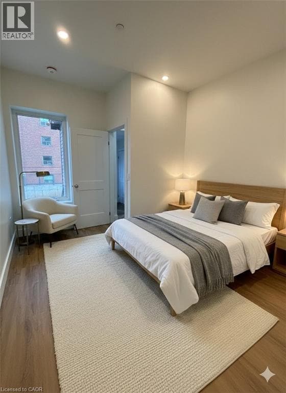 Building Photo - 259 John St S