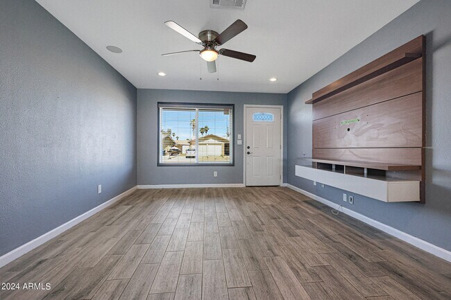 Building Photo - 2701 E Villa Rita Dr