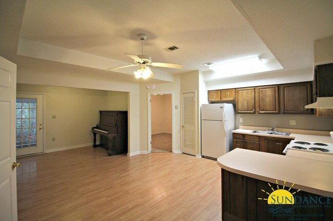 Building Photo - Quaint 2 Bedroom Home in Fort Walton