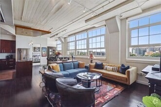 Building Photo - 2600 W 7th St