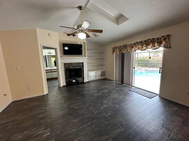 Foto del edificio - Pool Home in Whitehill Community