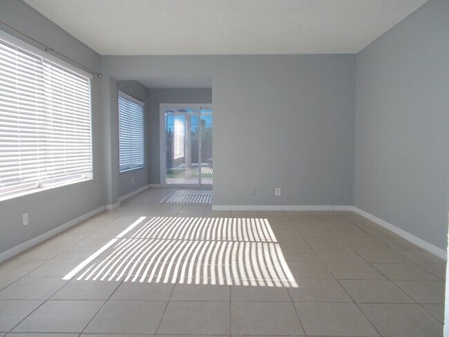 Foto del edificio - Beautifully Updated 3-Bedroom with an Entertainer’s Backyard