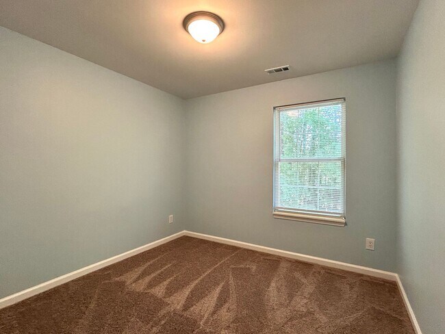 Foto del edificio - 5320 Cumberland Plain Dr