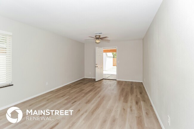 Building Photo - 555 N Elm