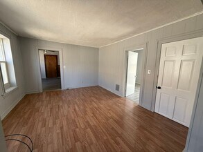 Building Photo - 1121 St Vincent St