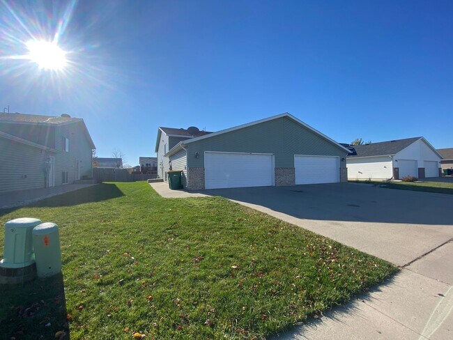 Foto del edificio - 3 Bed 2 Bath Twin-Home