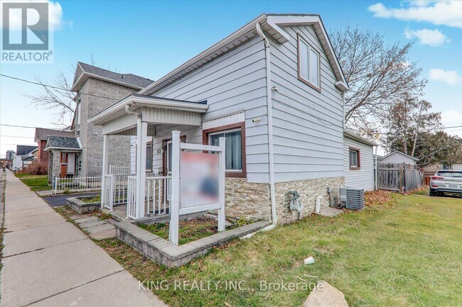 Building Photo - 119 Celina St