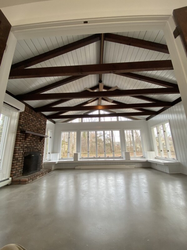 Building Photo - 219 W Shore Rd