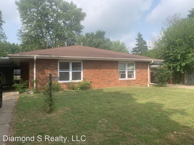 Building Photo - 2 br, 1.5 bath House - 2015 East Page Street