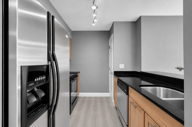 Foto del edificio - 2881 N Oakland Forest Dr