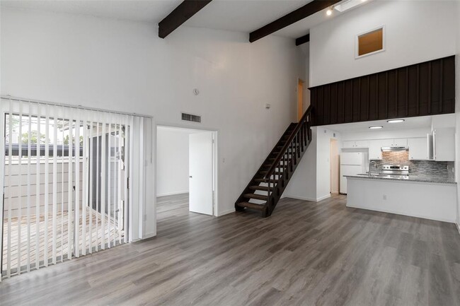Building Photo - 12232 Bob White Dr