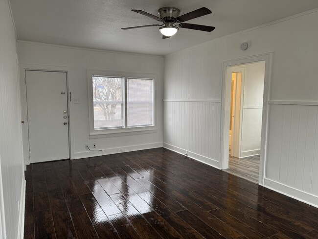 Building Photo - 2202 Cincinnati Ave