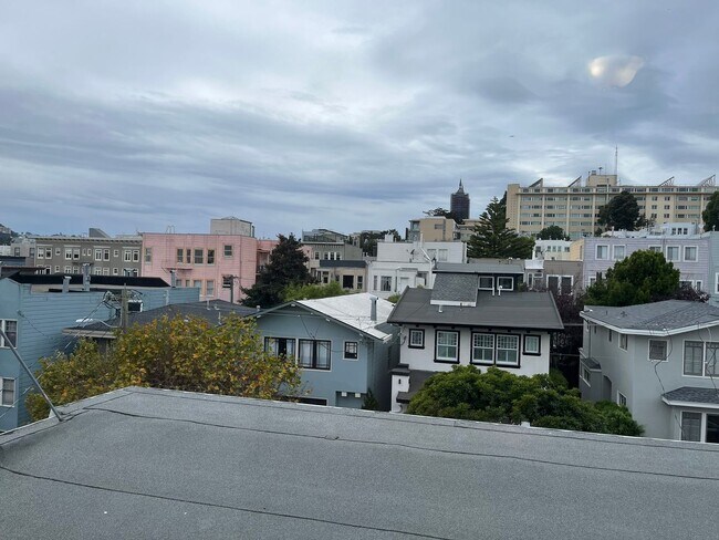 Foto del edificio - Cool Pad Near USF with Fantastic City Views**