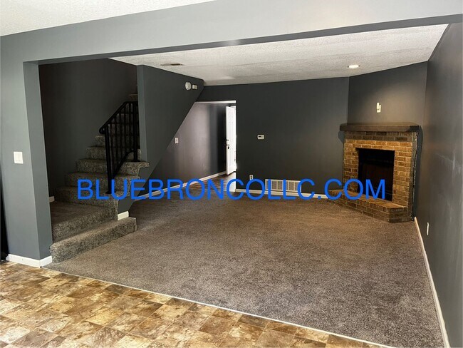Foto del edificio - Great price for 2 bedroom townhome, spacio...