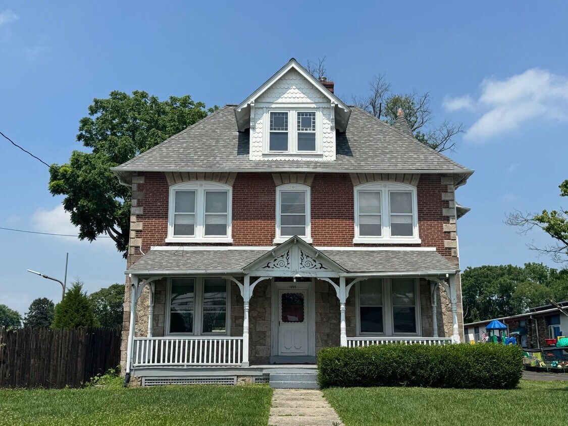 Foto principal - Spacious West Norriton Old World charm 4 B...