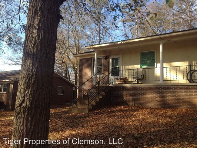 Building Photo - 303 Crawford Ct