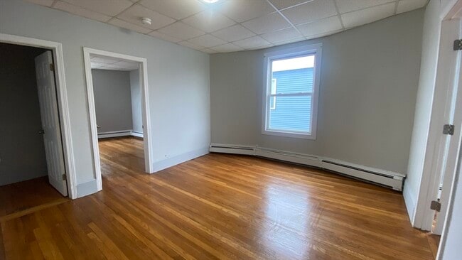 Building Photo - 271 Shirley St