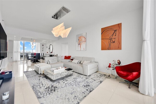 Foto del edificio - 15901 Collins Ave
