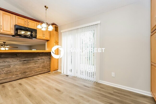 Foto del edificio - 4 Bedroom Pet-Friendly Home in Antioch, TN with Main Street Renewal