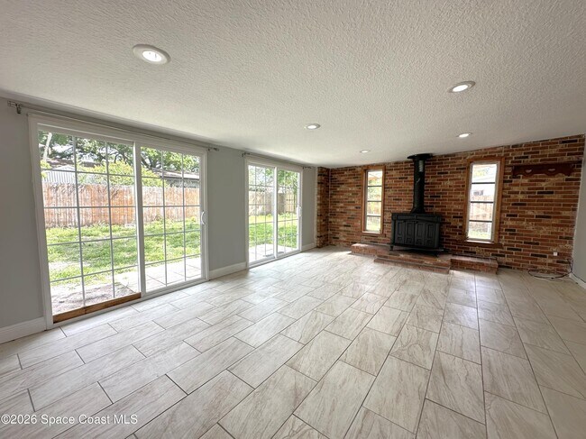 Foto del edificio - 1082 Madrid Rd