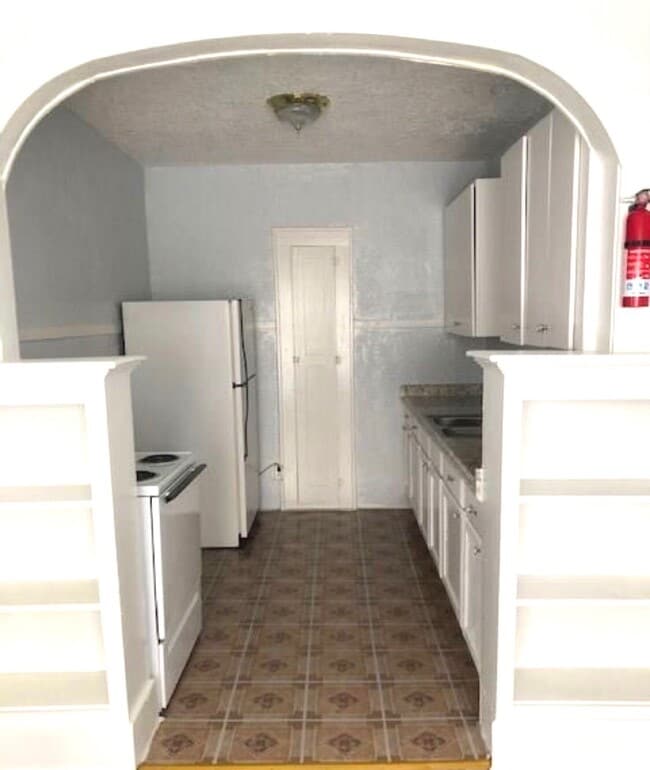 Foto del edificio - 1658 W Main St