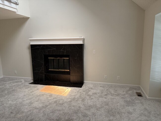 Building Photo - SEE IT NOW: Updated 3-Bed, 2-Bath Home in ...