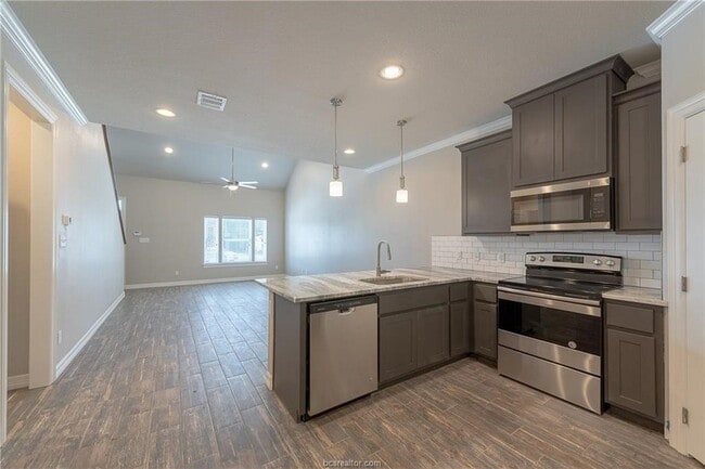 Building Photo - 707 Dominik Dr