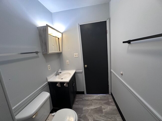 Building Photo - 301-3 Victor-