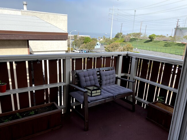 Building Photo - 452 Rosecrans Ave
