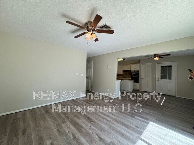 Building Photo - 1103 Kouba Dr