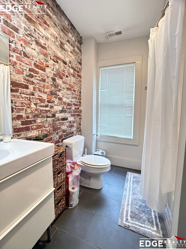 Building Photo - 21 Greylock Rd