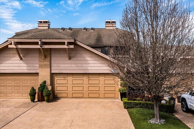 Building Photo - 10916 Crown Colony Dr
