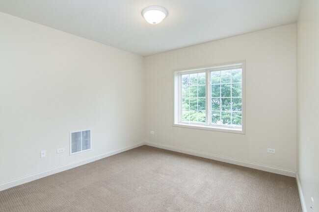 Foto del edificio - 1033 Peterson Ave