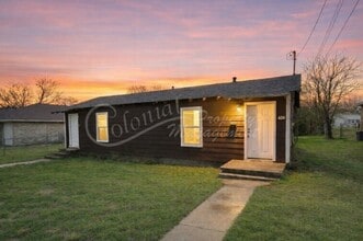 Building Photo - 424 W Green Ave