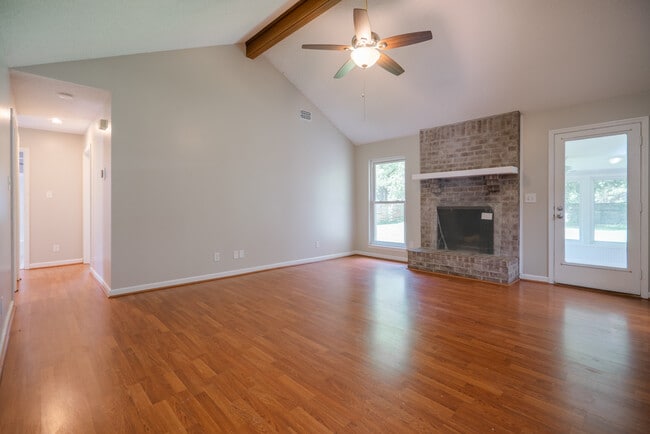 Foto del edificio - 122 Longleaf Cir