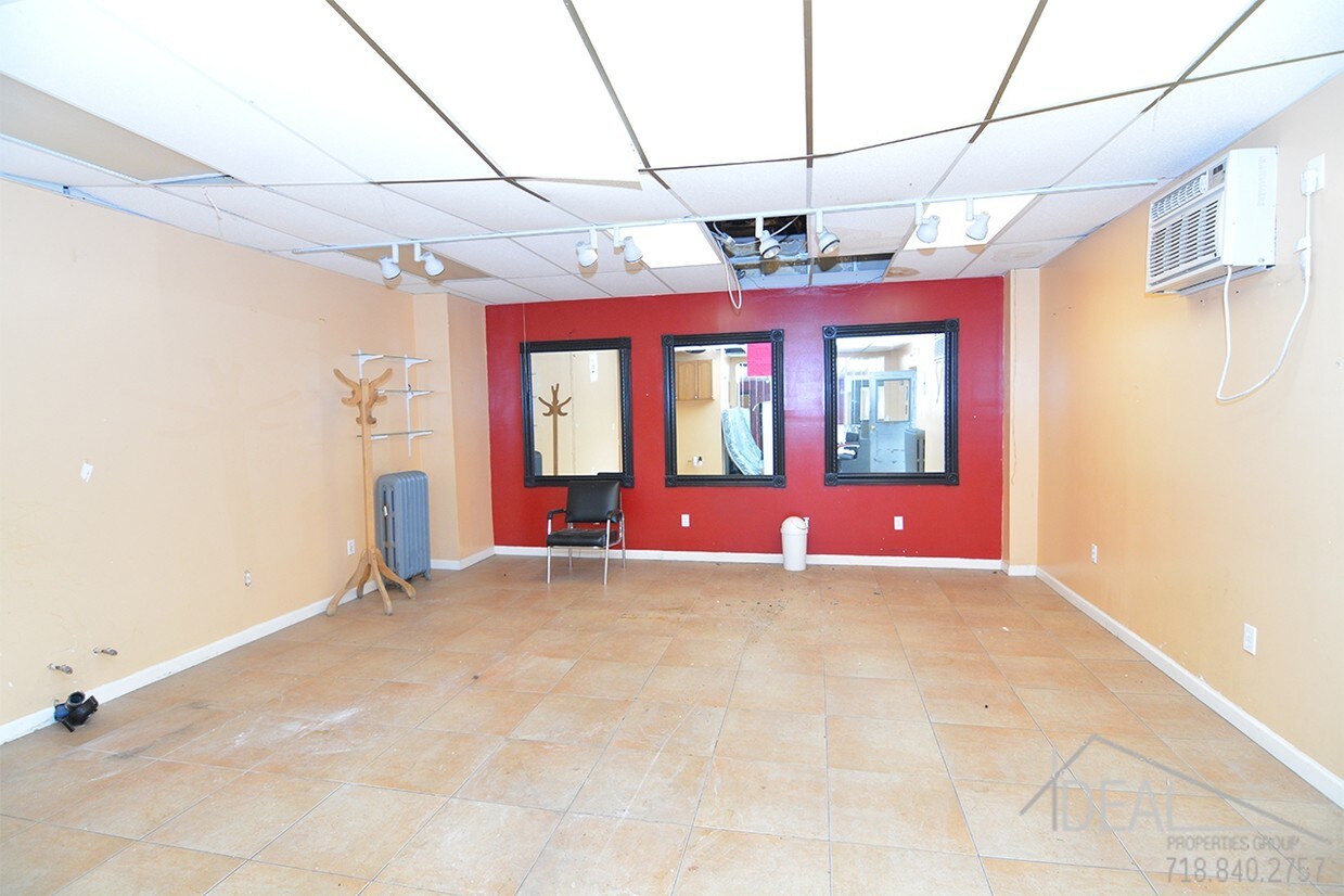 Primary Photo - 258 Schaefer St