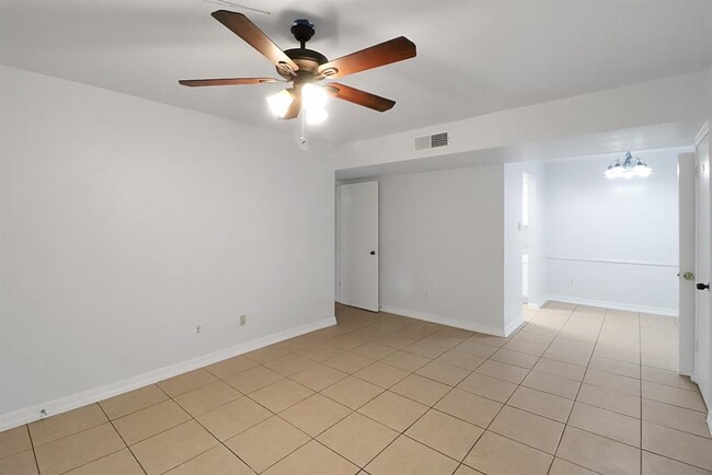 Building Photo - 5929 Queensloch Dr