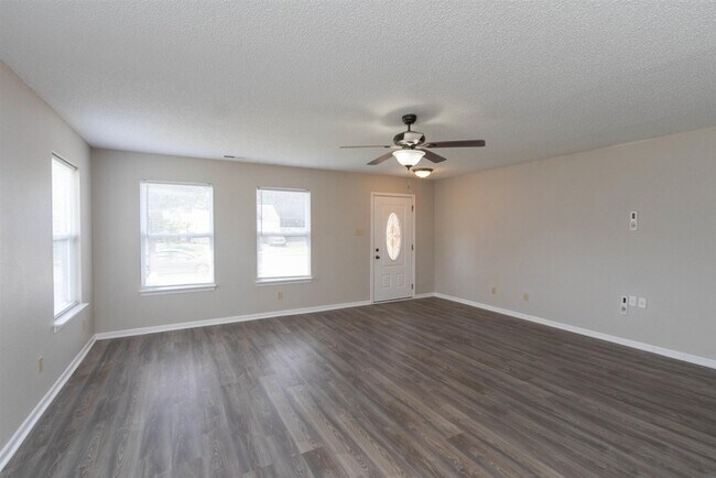 Building Photo - 7763 Sunflower Dr