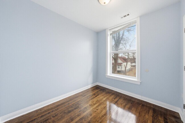 Foto del edificio - 7242 S May St