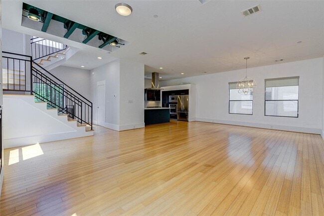 Building Photo - 113 Tuam St