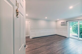 Building Photo - 23 Country Club Dr