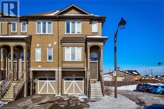 Building Photo - 82 Bloom Cres