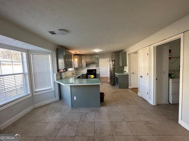 Foto del edificio - 3995 Fallbrook Dr NW