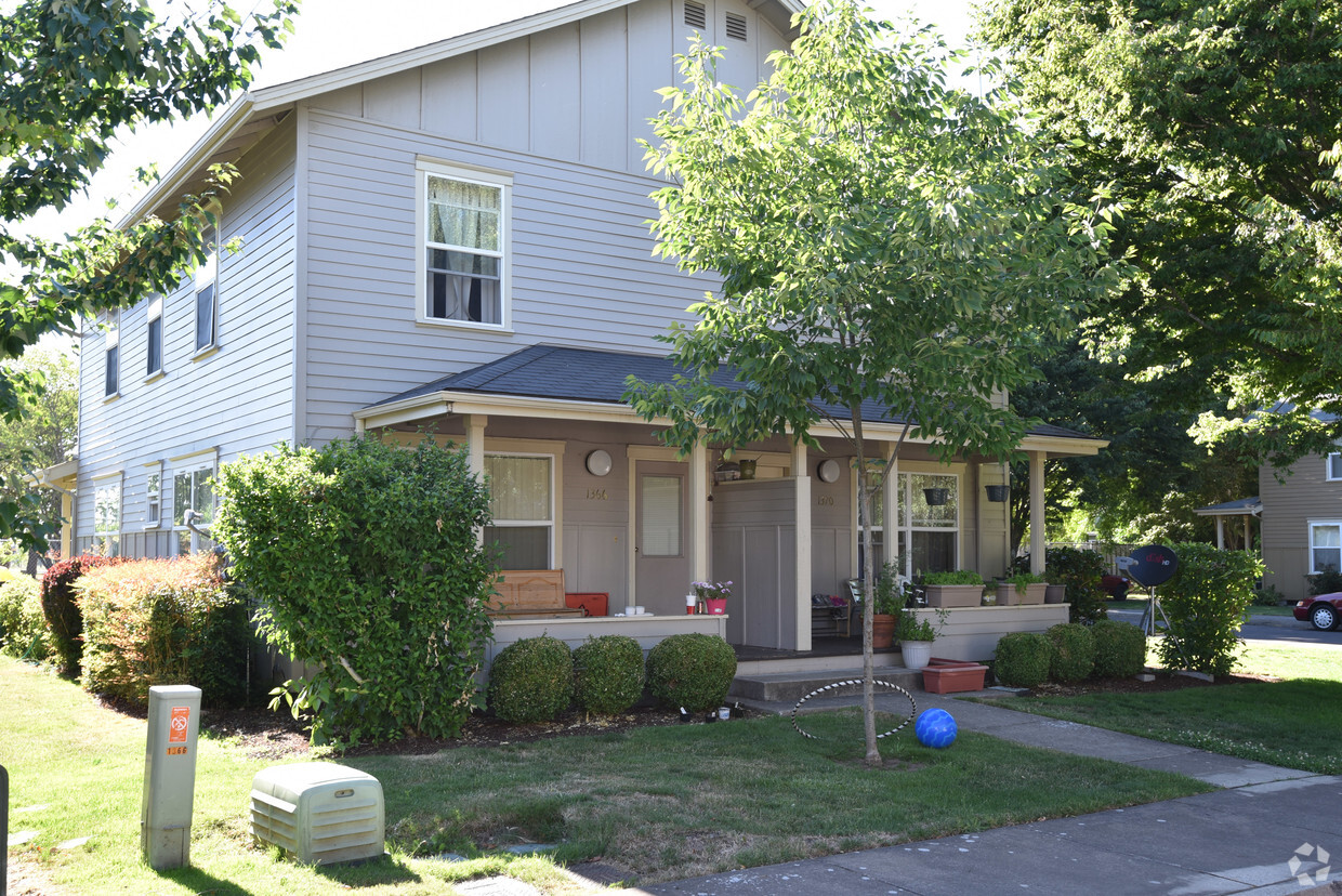 Primary Photo - Walnut Park Duplexes