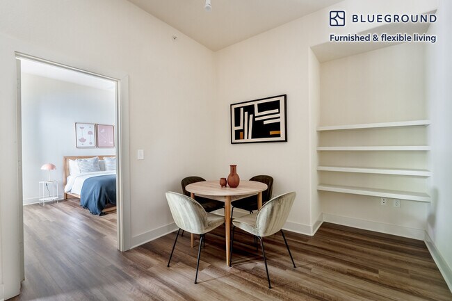 Foto del edificio - 3210 Esperanza Crossing