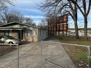 Building Photo - 706 Wren Ave
