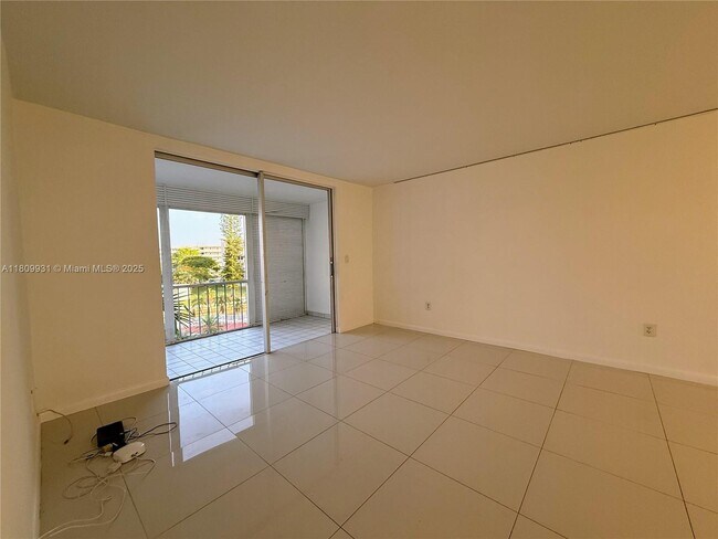 Foto del edificio - 2859 Leonard Dr