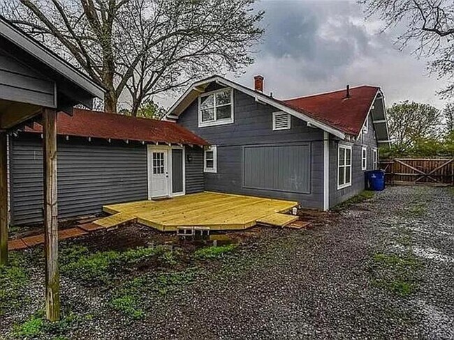 Foto del edificio - 1328 W Gandy St