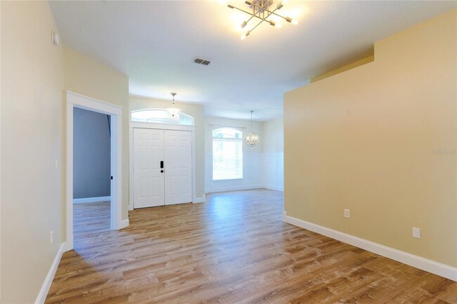 Building Photo - 829 High Pointe Cir