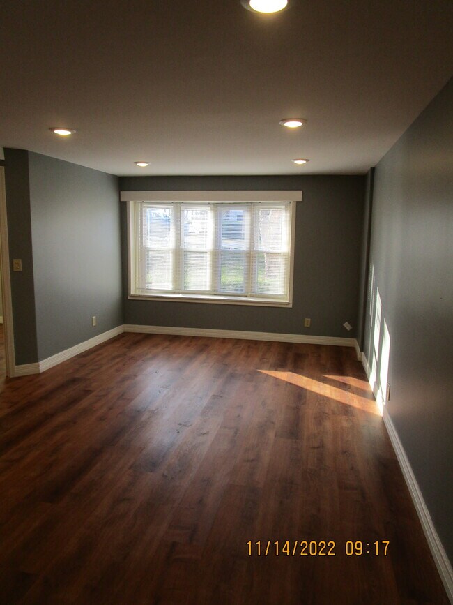 Building Photo - 804 S Elm St